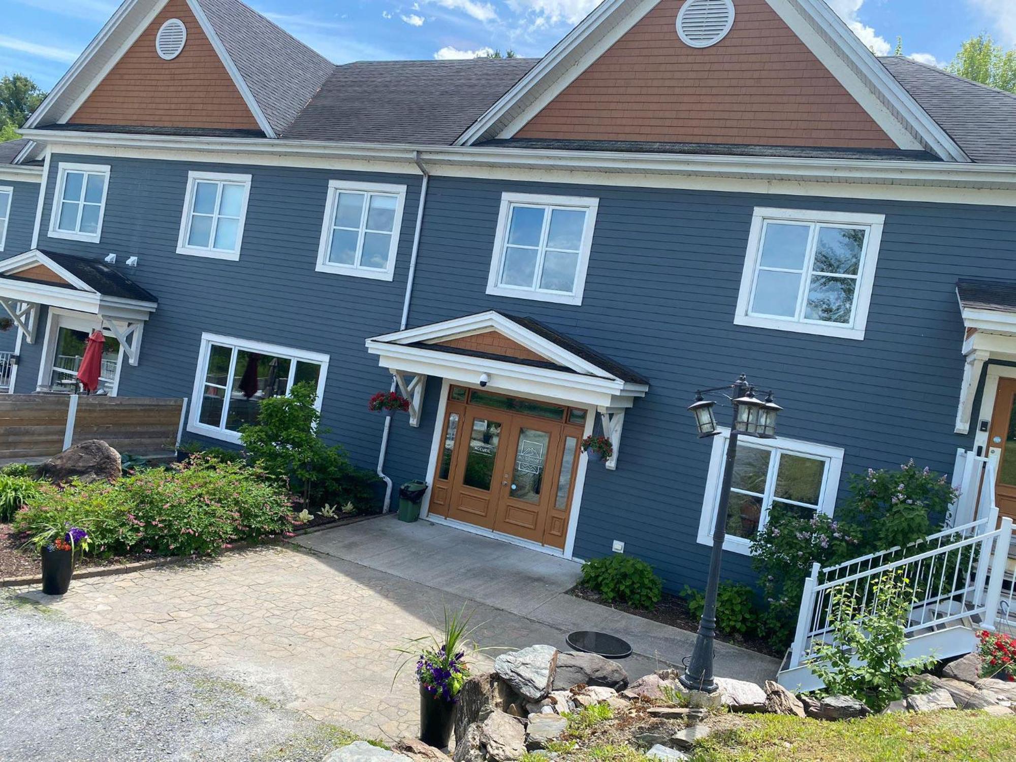 Location Au Sommet Du Lac Magog Exteriör bild